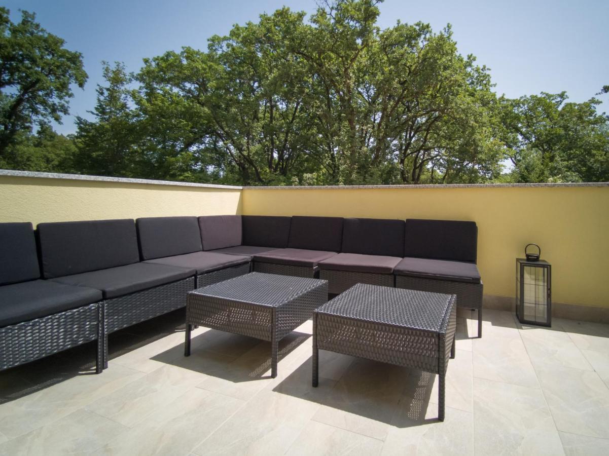 Holiday House Tos-Vila With Heated Pool Vrbnik  Exterior foto