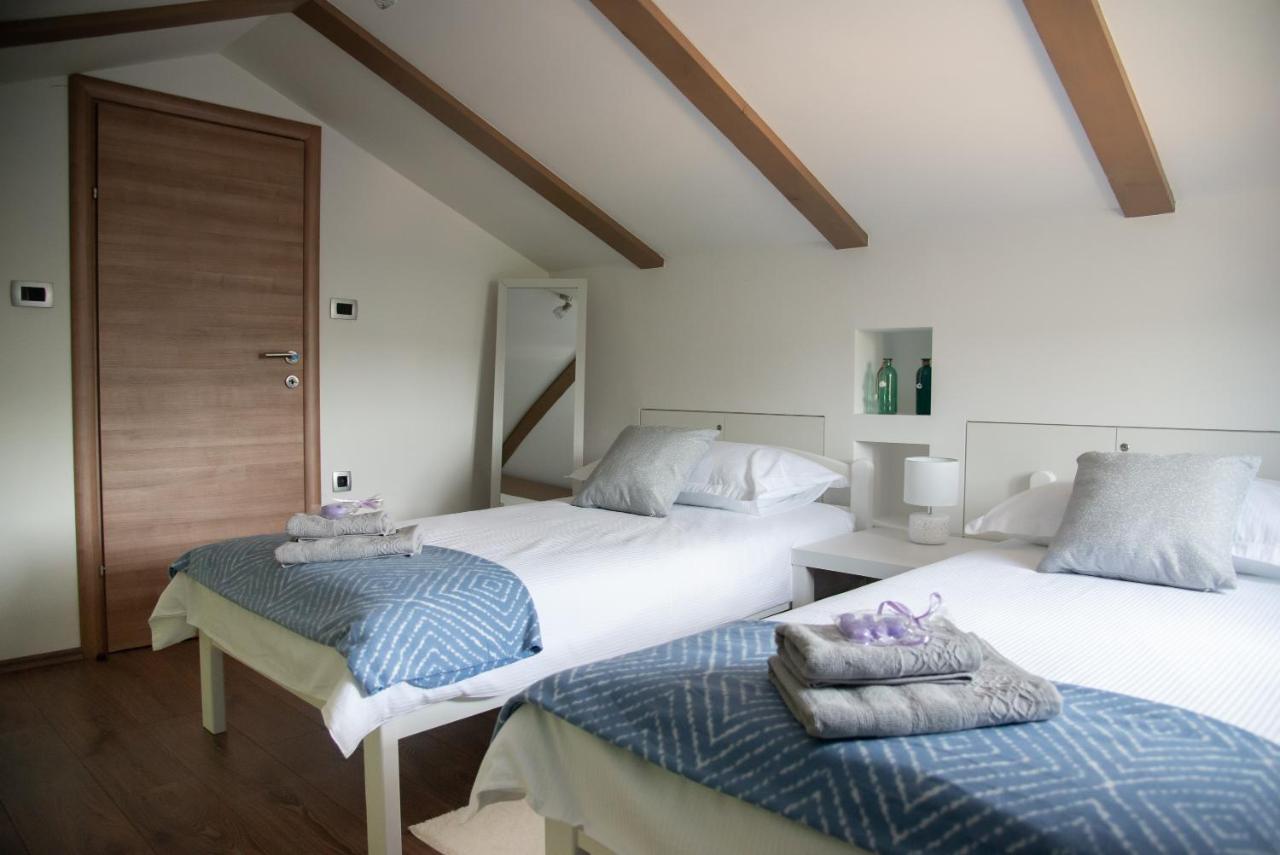 Holiday House Tos-Vila With Heated Pool Vrbnik  Exterior foto