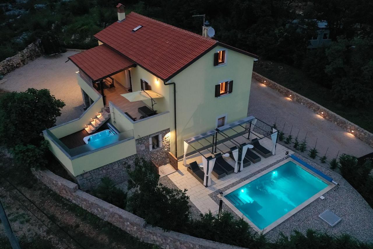 Holiday House Tos-Vila With Heated Pool Vrbnik  Exterior foto